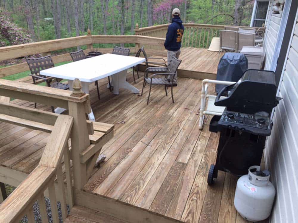 deck with a table & grill